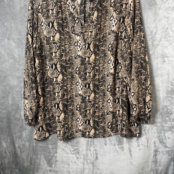 Animal print blouse - Picture 3 of 7